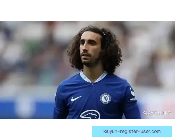 费尔南德斯禁赛在身仍与库库雷利亚轻松交谈气氛融洽